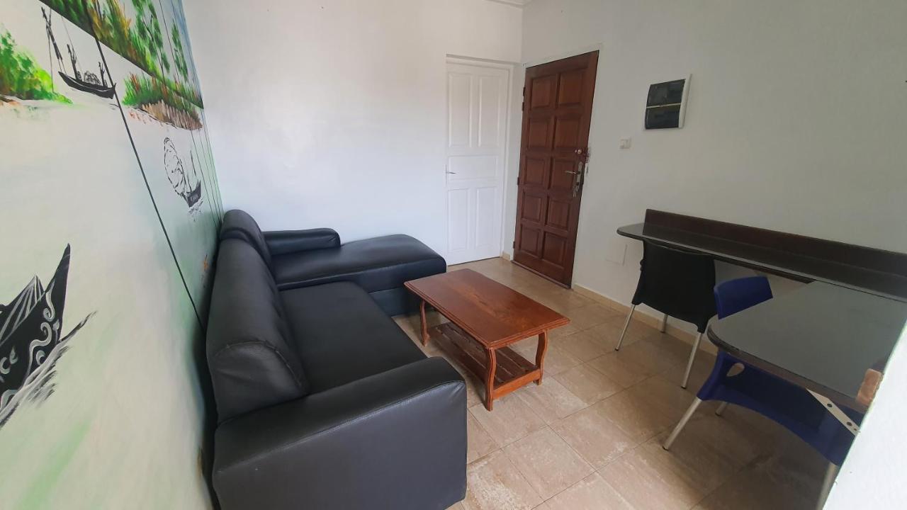 דקר Bricos Appartement Sud Foire מראה חיצוני תמונה