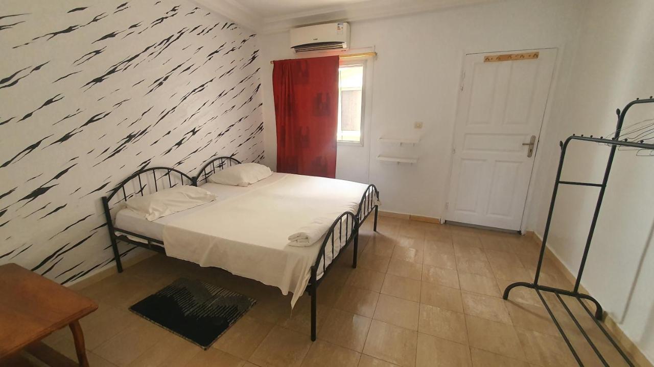 דקר Bricos Appartement Sud Foire מראה חיצוני תמונה