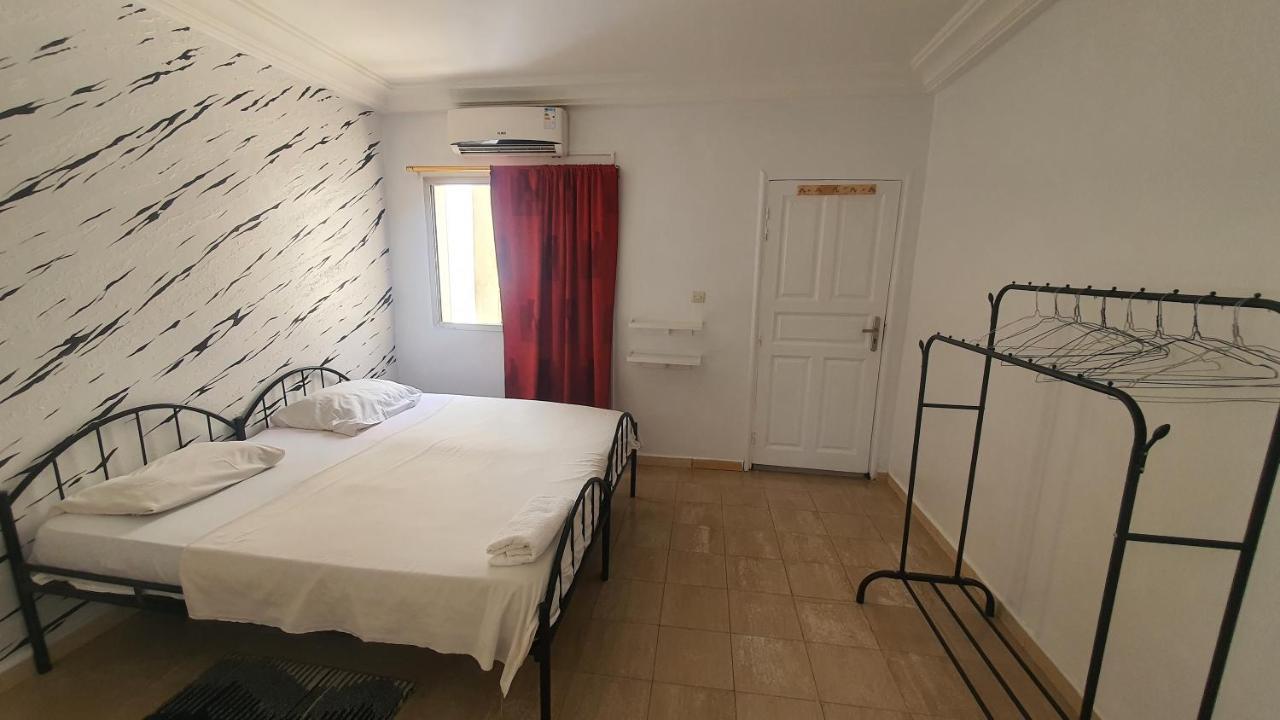 דקר Bricos Appartement Sud Foire מראה חיצוני תמונה